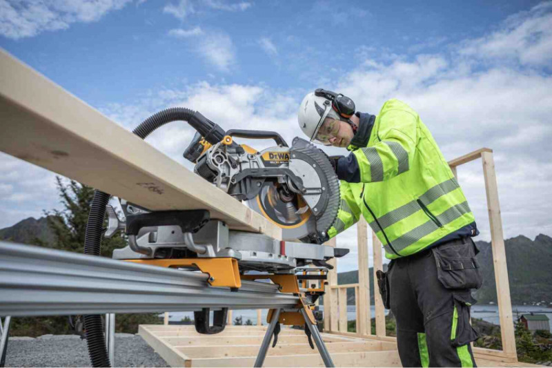 Пилка торцювальна акумуляторна безщіткова DeWALT DCS782N-DCS782N