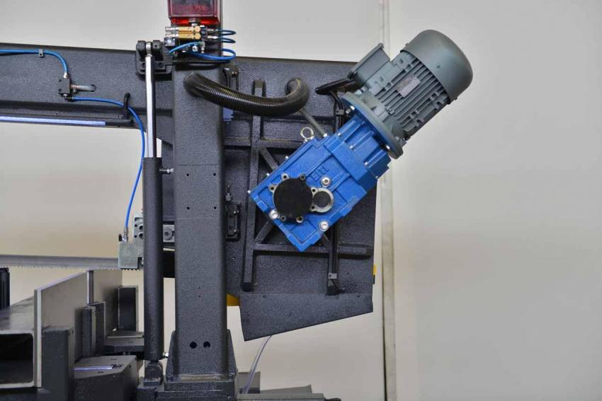 Напівавтоматична двоколонна стрічкова пила по металу Beka-Mak BMSY-360CDGH NC-BMSY-360CDGH NC