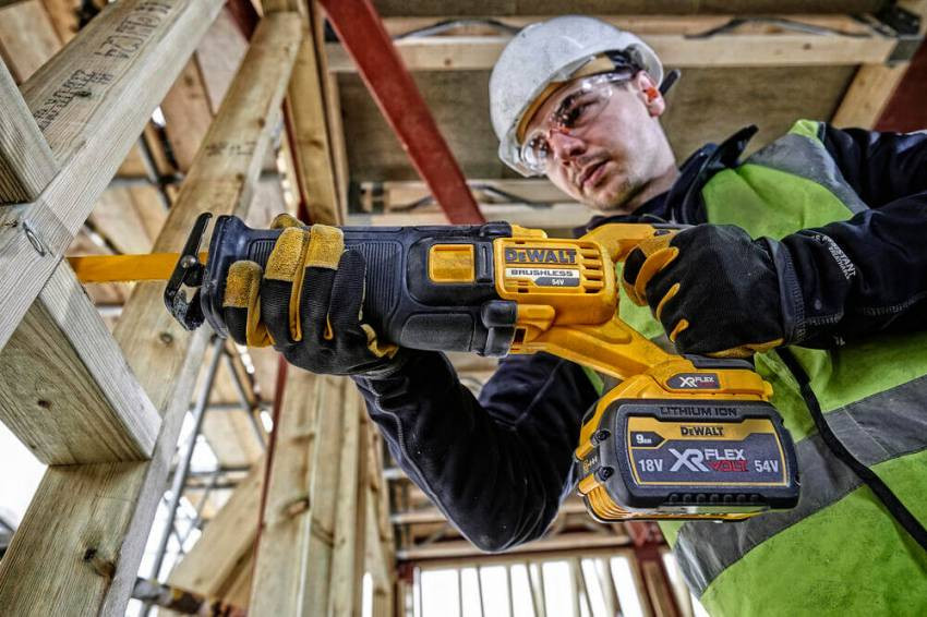 Пила шабельна акумуляторна DeWALT DCS389NT-DCS389NT