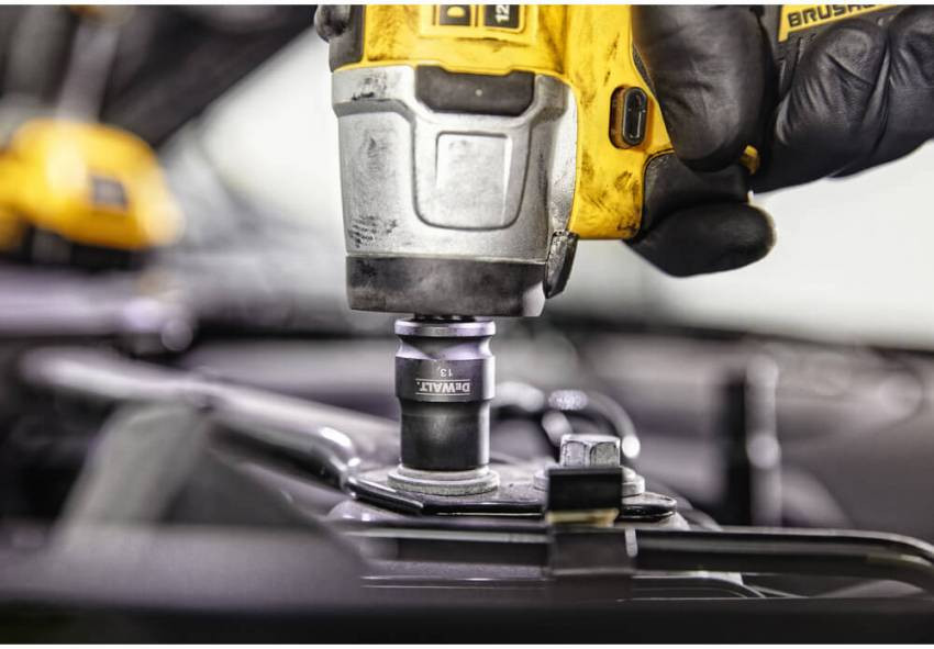 Гайковерт ударний акумуляторний безщітковий DeWALT DCF902N-DCF902N