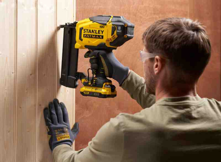 Пістолет цвяхозабивний акумуляторний STANLEY FATMAX SFMCN618B-SFMCN618B