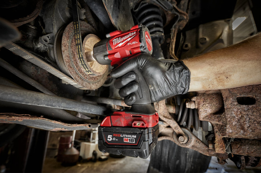 Гайковерт акумуляторний безщітковий MILWAUKEE 1/2" (881 Нм) M18 FMTIW2F12-0, з кільцем (каркас) + M18 B5 подарунок-4933498057/B5