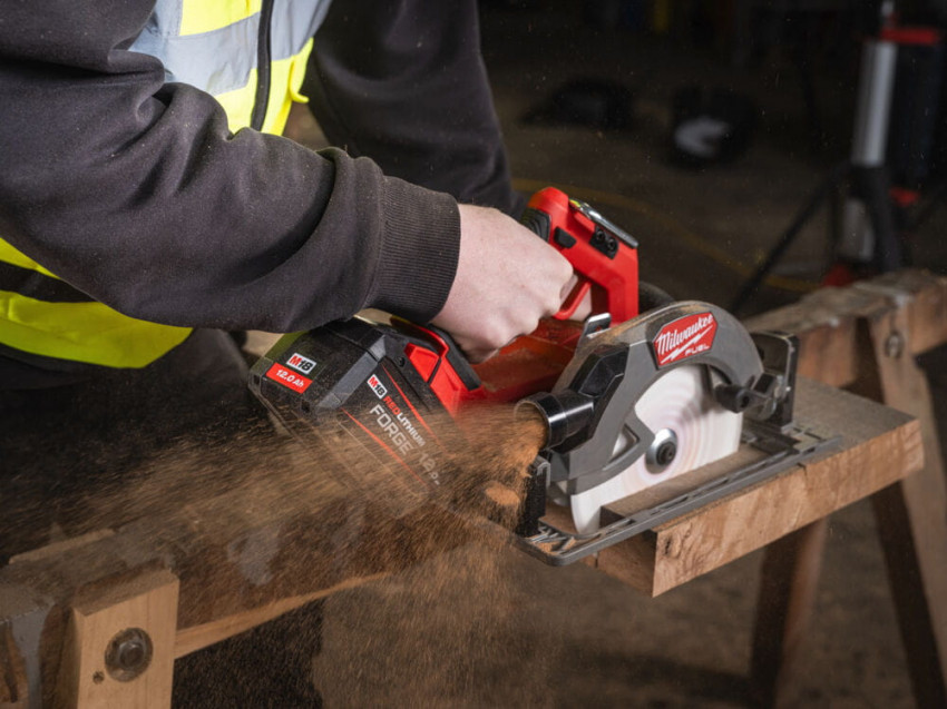 Пила дискова ручна акумуляторна MILWAUKEE  M18 FCS66GR3-0 (каркас)-4933493491