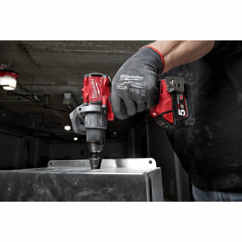 Дриль-шуруповерт акумуляторний MILWAUKEE, M18 FDD2-502X,135Нм (зарядний пристрій, 2 акум.Х 5Ач, HDкейс)-4933464267