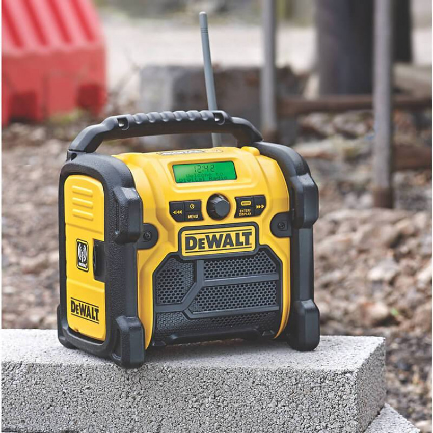 Зарядний пристрій-радіоприймач DeWALT DCR020-DCR020