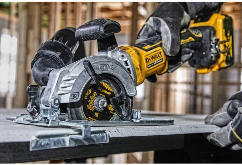 Пила дисковая аккумуляторная бесщёточная компактная DeWALT DCS571NT+DCB187-DCS571NT+DCB187