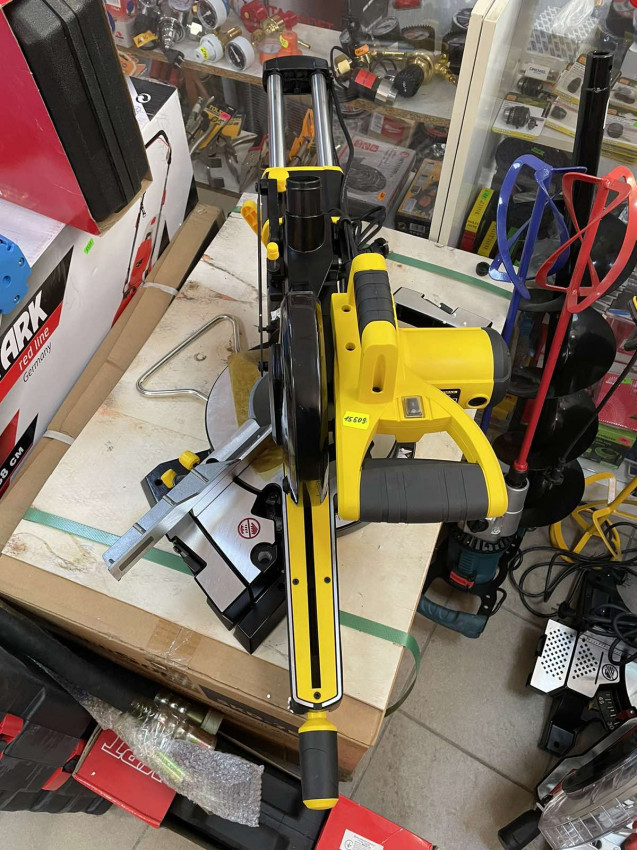 Пила торцювальна мережева STANLEY FATMAX FME721-FME721