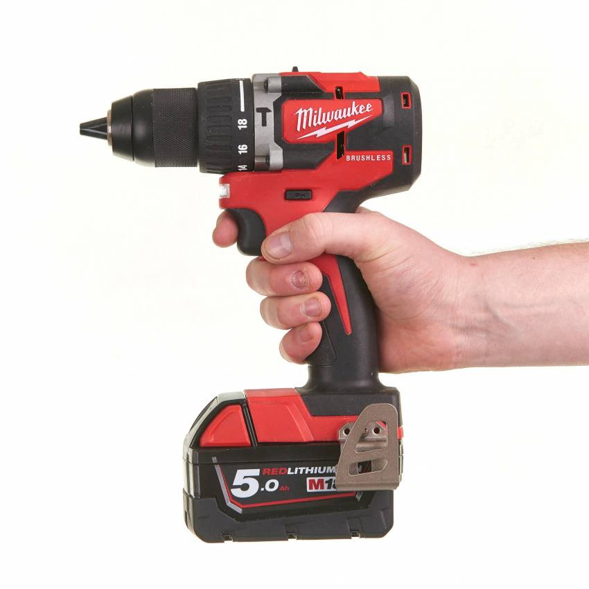 Дриль-шуруповерт з ударом акумуляторна MILWAUKEE, M18 CBLPD-402C, 60Нм, (зарядний пристрій, 2 акум.Х 2Ач, кейс)-4933464537