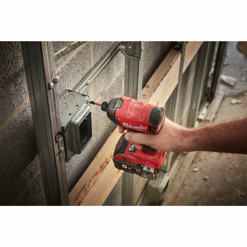 Імпульсний ударний акумуляторний шуруповерт 1/4" HEX MILWAUKEE, M18 FQID-0X, 50Нм, HDкейс-4933459187