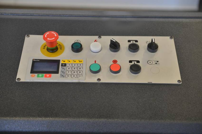 Напівавтоматична стрічкова пила по металу Beka-Mak BMSY-440DGH NC-BMSY-440DGH NC