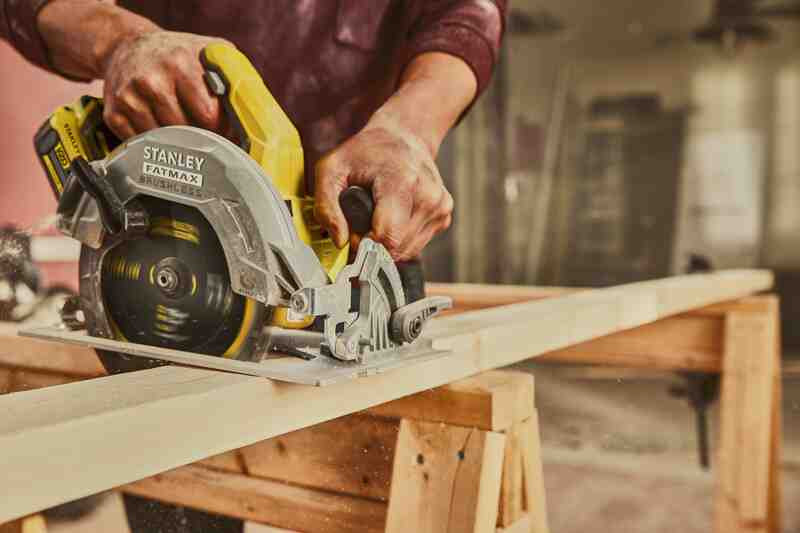Пила циркулярна акумуляторна STANLEY FATMAX SFMCS550B-SFMCS550B