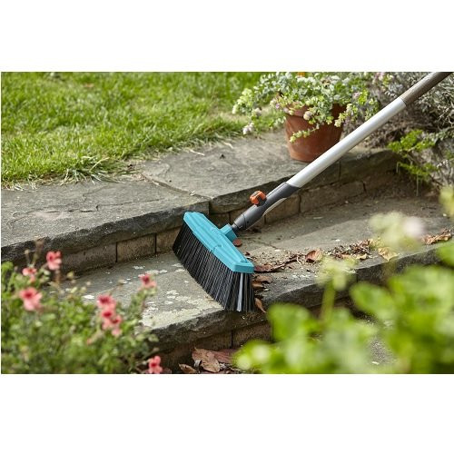 Комплект для прибирання: щітка 45 см + ручка Gardena Combisystem-03622-36.000.00