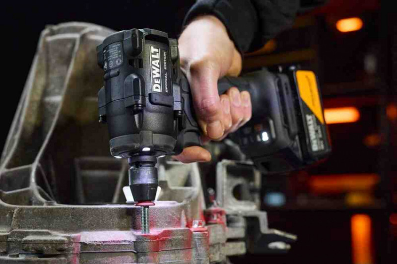 Гайкокрут ударний акумуляторний безщітковий McLaren F1 TEAM SPECIAL EDITION DeWALT DCF92MP2T-DCF92MP2T