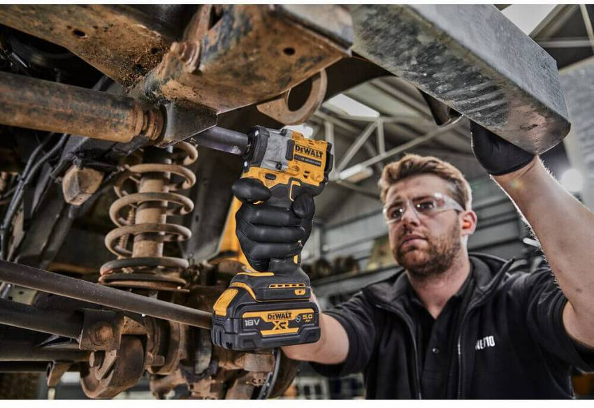 Гайковерт ударний акумуляторний безщітковий DeWALT DCF921P2G-DCF921P2G