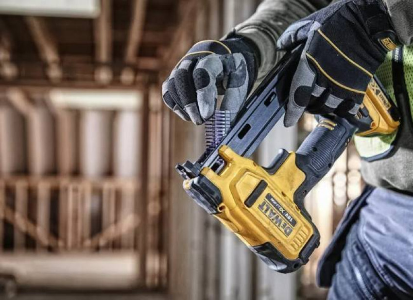 Степлер скобозабивний акумуляторний DeWALT DCN701D2-DCN701D2