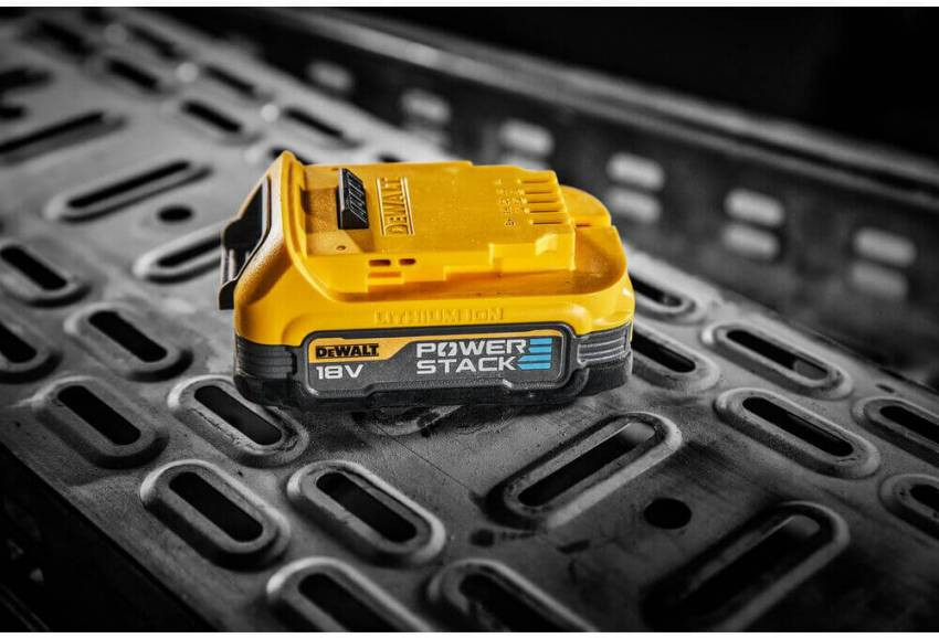 Аккумуляторная батарея PowerStack DeWALT DCBP034-DCBP034