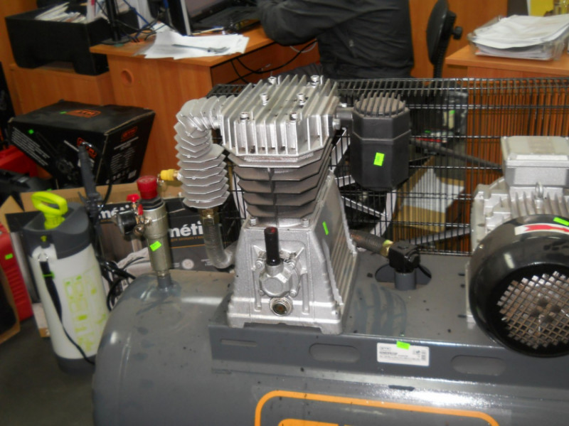 Компресор рес-200л 760/600л/хв 4кВт 10бар 380В 2 циліндри-KCH2090-200L