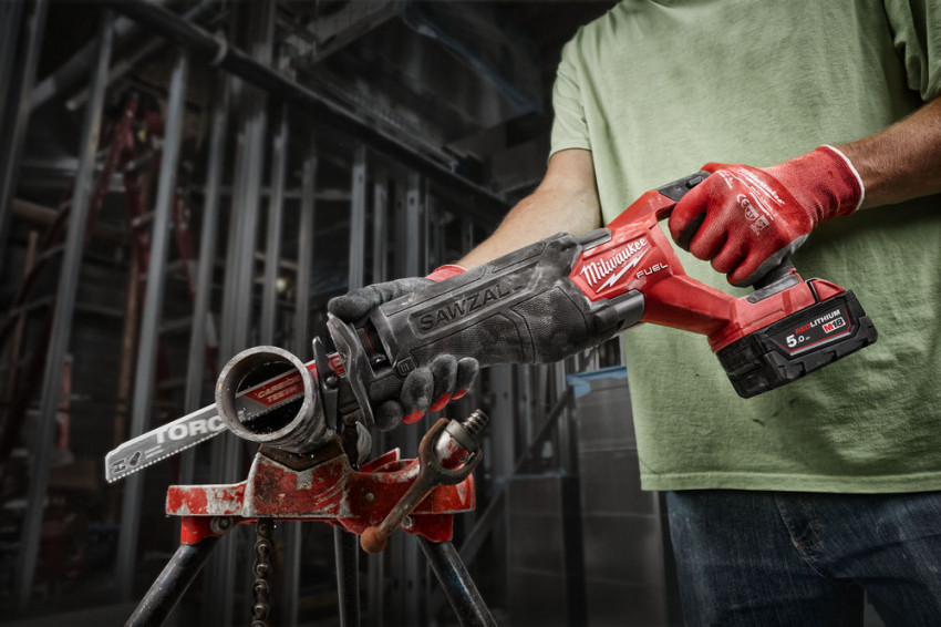 Пила шабельна акумуляторна безщіткова MILWAUKEE M18 FSZ-0 (каркас) + M18 B5 подарунок-4933498063/B5