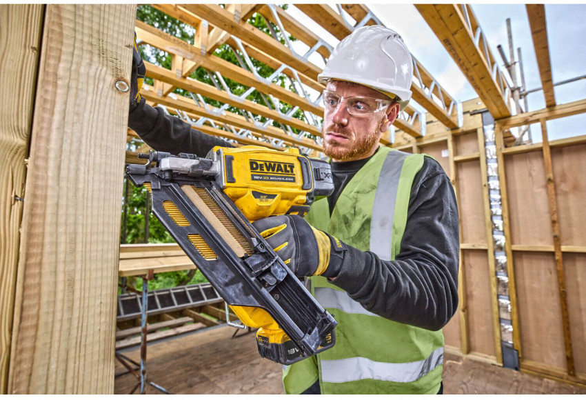Пістолет цвяхозабивний акумуляторний безщітковий DeWALT DCN930P2-DCN930P2