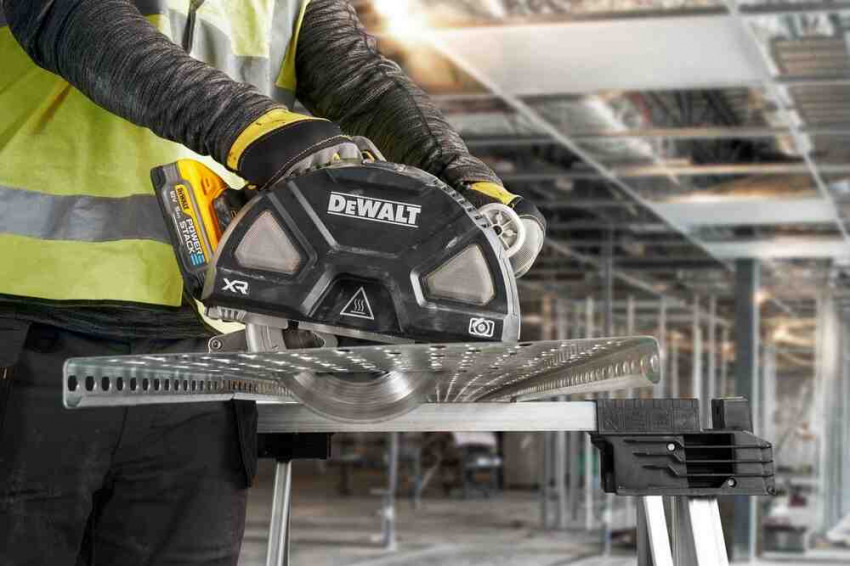 Пилка дискова по металу акумуляторна DeWALT DCS383H2-DCS383H2