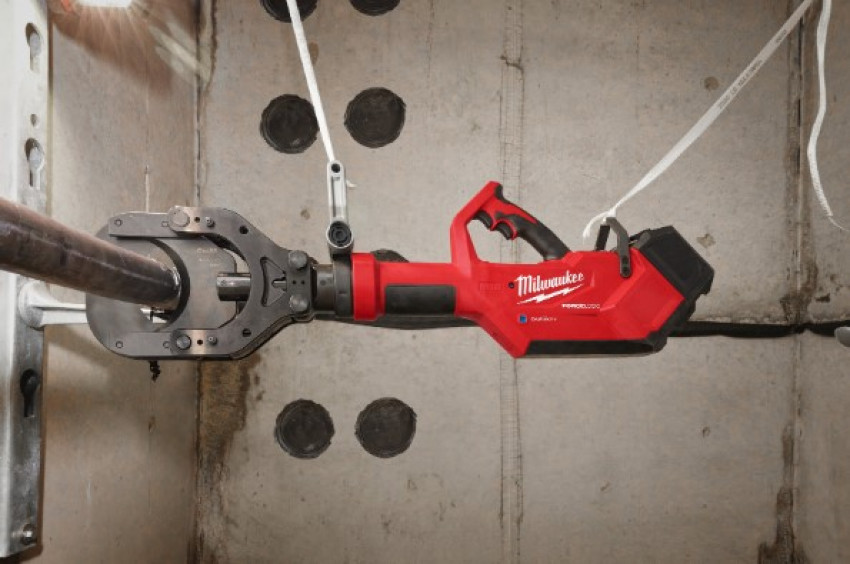 Кабелеріз акумуляторний гідравлічний MILWAUKEE, M18 HSFC125R-802C, 125мм (зарядний пристрій, 2 акум. Х 8Аг, кейс)-4933492421