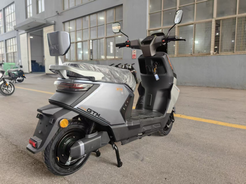 Скутер акумуляторний CP610, 72В, 1200Вт, Швидкість - 45км/год-C-EV 1200
