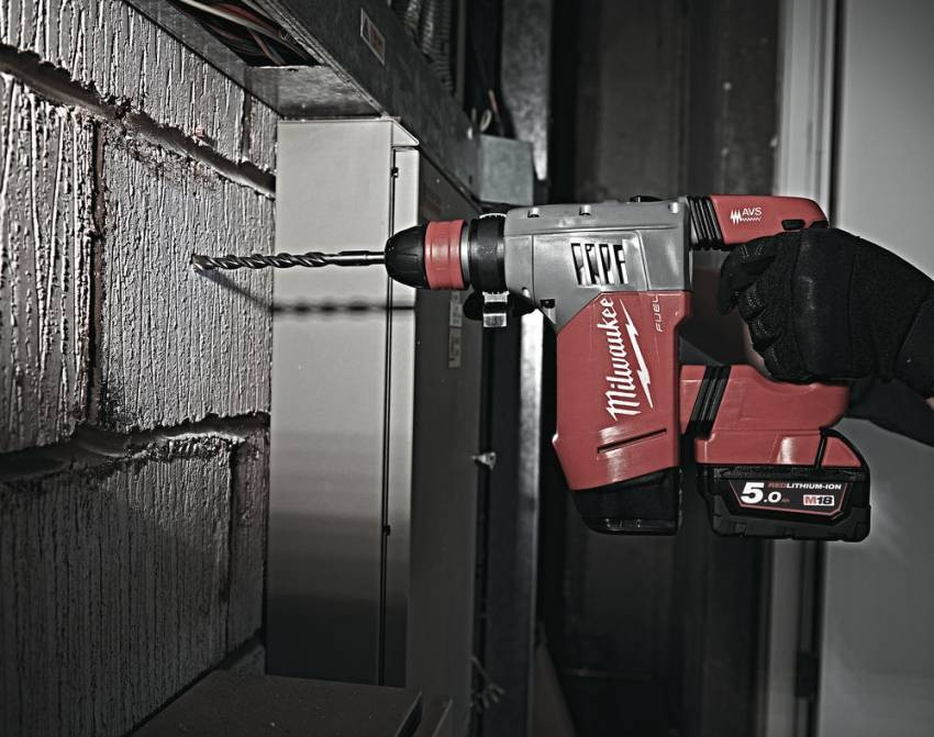 Перфоратор SDS-PLUS акумуляторний MILWAUKEE, M18 CHPX-502X, 4,0Дж (зарядний пристрій, 2 акум.Х 5Ач, HDкейс)-4933451380