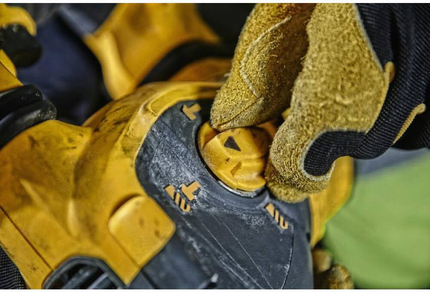 Перфоратор акумуляторний безщітковий SDS-Plus DeWALT DCH323T2-DCH323T2