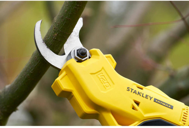 Пила ланцюгова акумуляторна STANLEY FATMAX SFMCCS630M1+SFMCPP32M1-SFMCCS630M1+SFMCPP32M1