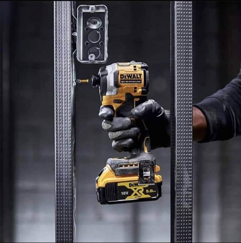 Шуруповерт акумуляторний ударний безщітковий DeWALT DCF850N-DCF850N