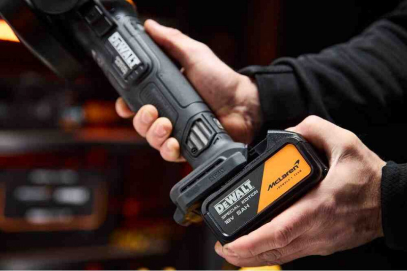 Шліфмашина кутова - болгарка акумуляторна безщіткова McLaren F1 TEAM SPECIAL EDITION DeWALT DCG45MP2T-DCG45MP2T