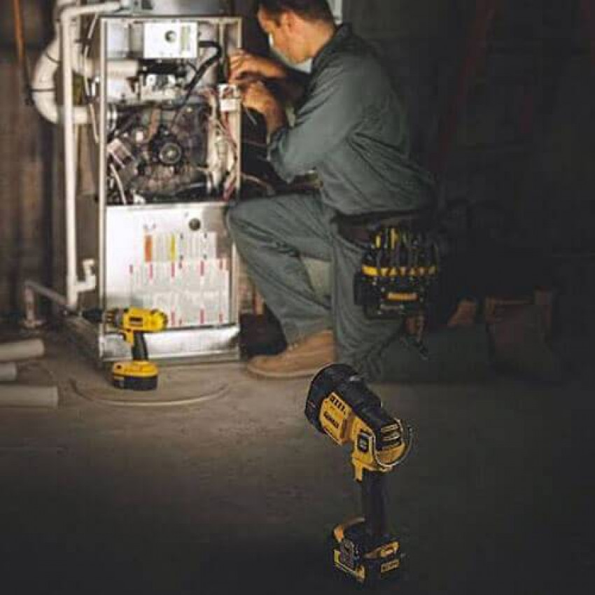Ліхтар світлодіодний акумуляторний DeWALT DCL043-DCL043