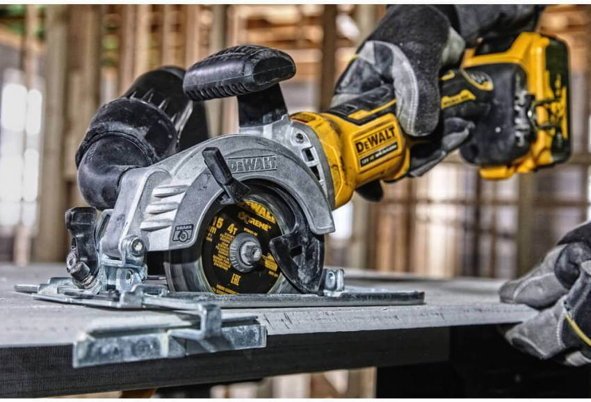 Пила дискова акумуляторна безщіткова DeWALT DCS571P2-DCS571P2