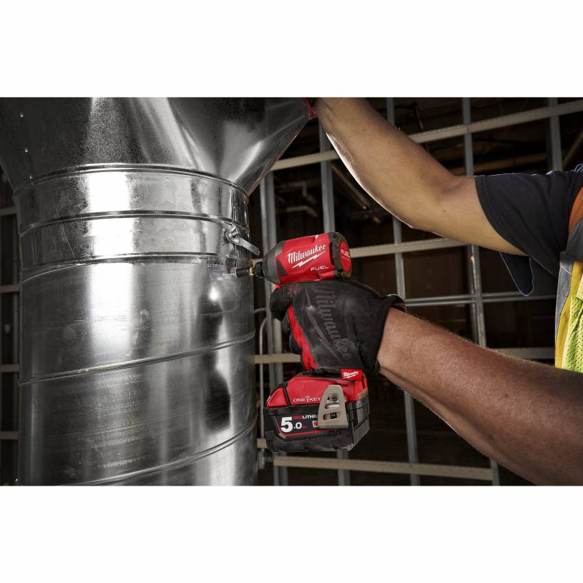Імпульсний ударний шуруповерт акумуляторний 1/4" HEX MILWAUKEE, M18 ONEID2-502X, 226Нм (заряд.пр.,2 акум.Х5Ач, HDкейс)-4933464091