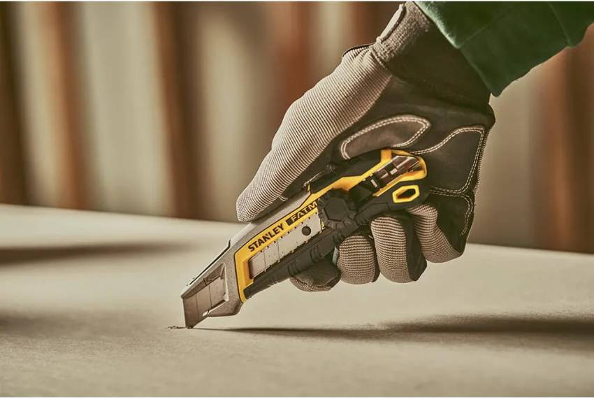 Ніж FatMax Integrated Snap Knife шириною 165 мм з лезом шириною 18 мм з сегментами, що відламуються STANLEY FMHT10592-0-FMHT10592-0