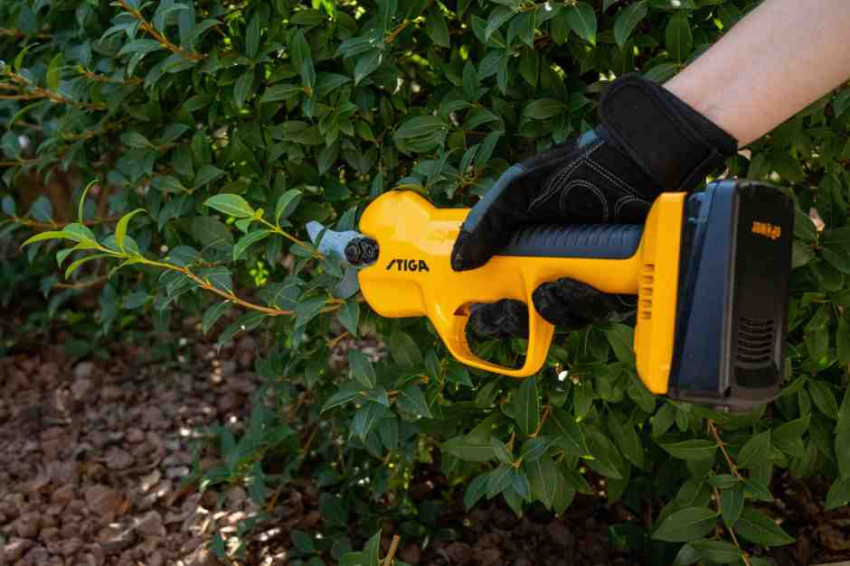 Набір з двох садових інструментів акумуляторних STIGA SP100eKit-SP100eKit