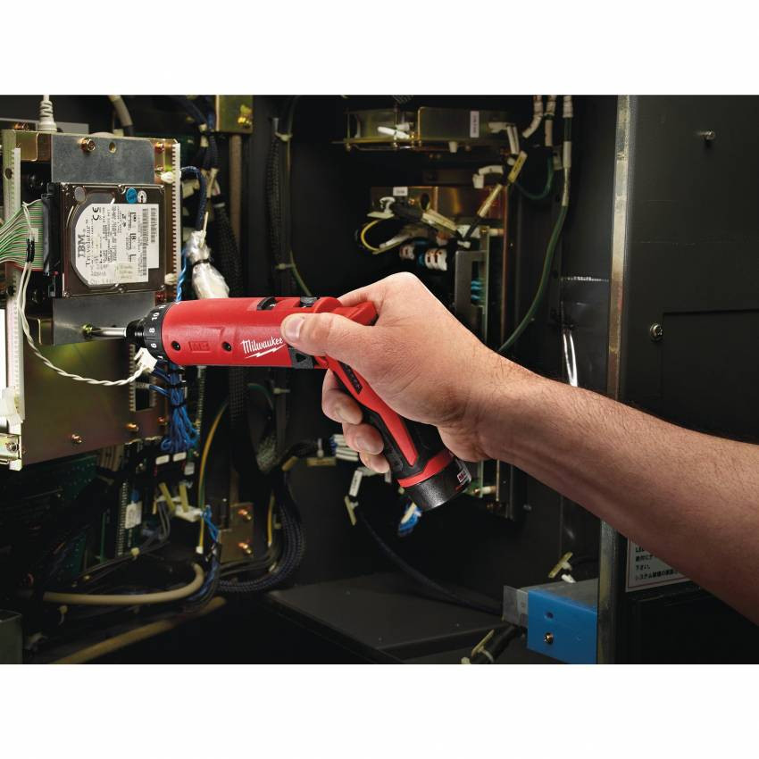 Викрутка акумуляторна MILWAUKEE M4 D-202B (зарядний пристрій, 2 акум.Х2Ач)-4933440475