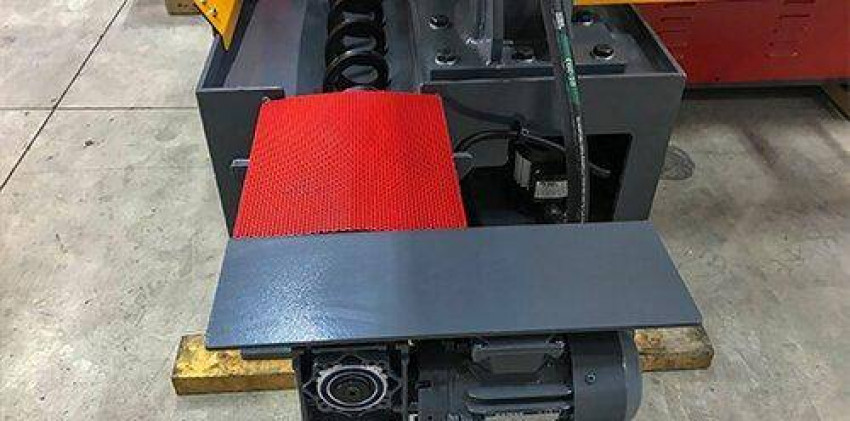 SERVO DRIVEN SHUTLLE VISE STRAIGHT BAND SAW MACHINE WOS 600x700 AUTO-WOS 600x700