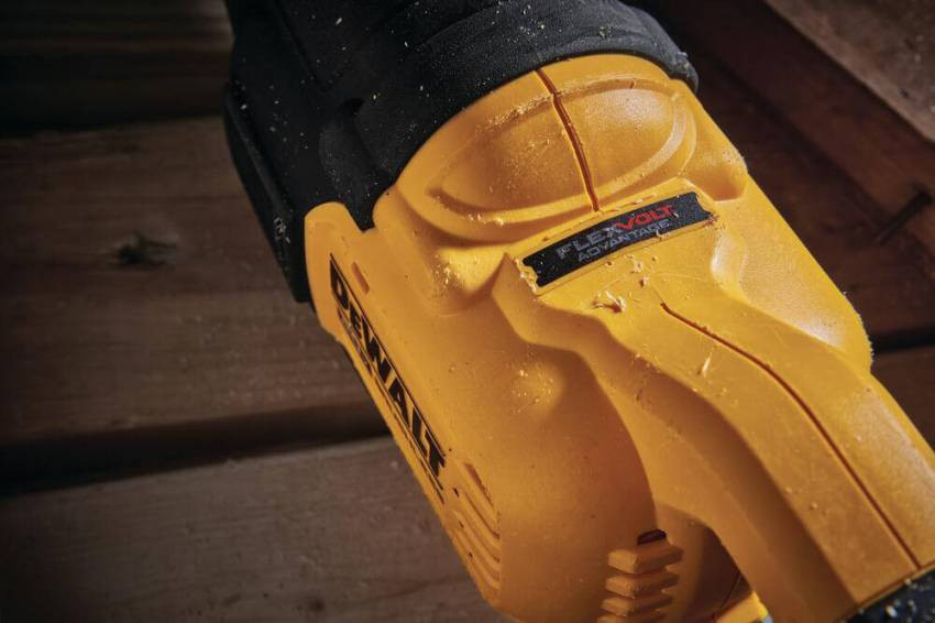 Пила шаблонна акумуляторна DeWALT DCS386T1-DCS386T1