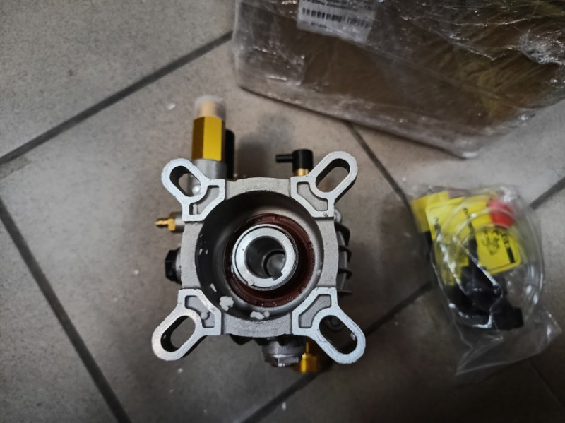 Насос високого тиску з редуктором (у зборі) Am 9.0-220w commercial-211469L