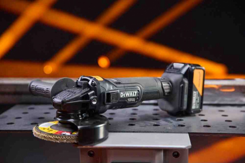 Шліфмашина кутова - болгарка акумуляторна безщіткова McLaren F1 TEAM SPECIAL EDITION DeWALT DCG45MP2T-DCG45MP2T