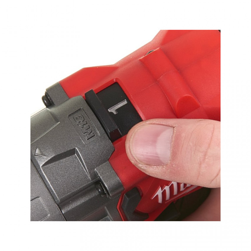 Дриль-шуруповерт акумуляторний M18FDD2-402C крутий. мом.135 Нм MILWAUKEE-4933464598