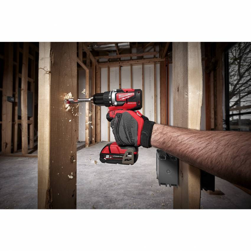 Дриль-шуруповерт акумуляторний MILWAUKEE, M18 CBLDD-202C, 60Нм, (зарядний пристрій, 2 акум.Х 2Ач, кейс)-4933464317