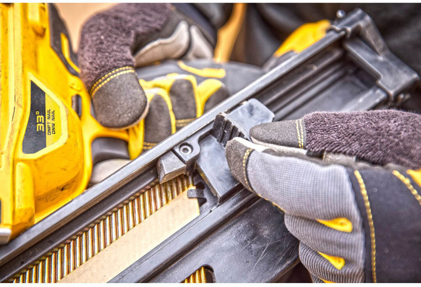 Пістолет цвяхозабивний акумуляторний безщітковий DeWALT DCN930P2-DCN930P2