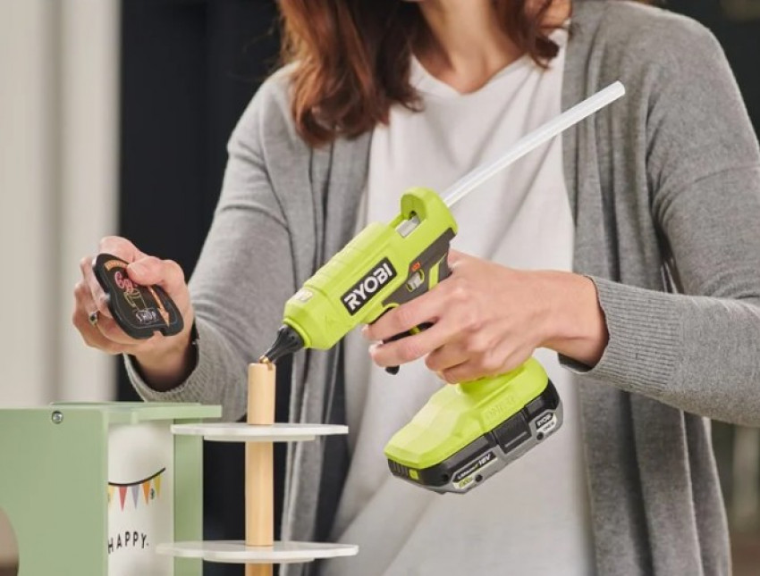 Пістолет клейовий акумуляторний RYOBI RGLU18-0 ONE+18В (каркас)-5133005717