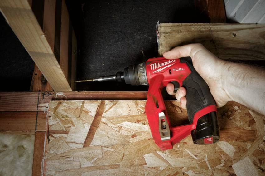 Дриль-шуруповерт акумуляторний MILWAUKEE, M12 FDDXKIT-202X, 34Нм( зар.пр.,2акум.Х2Аг,4насад.,HDкейс)-4933464979