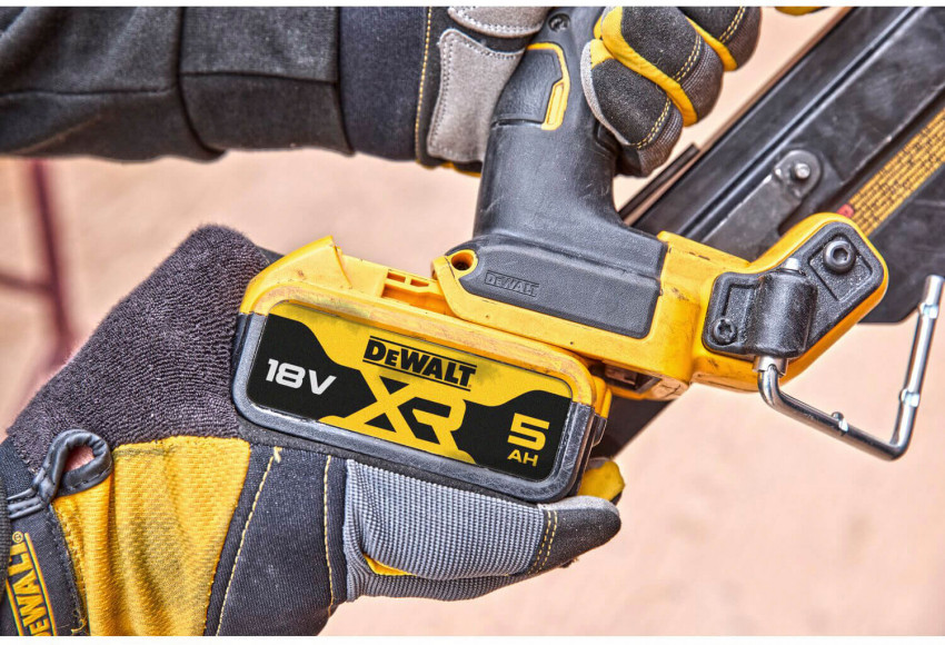 Пістолет цвяхозабивний акумуляторний безщітковий DeWALT DCN930P2-DCN930P2