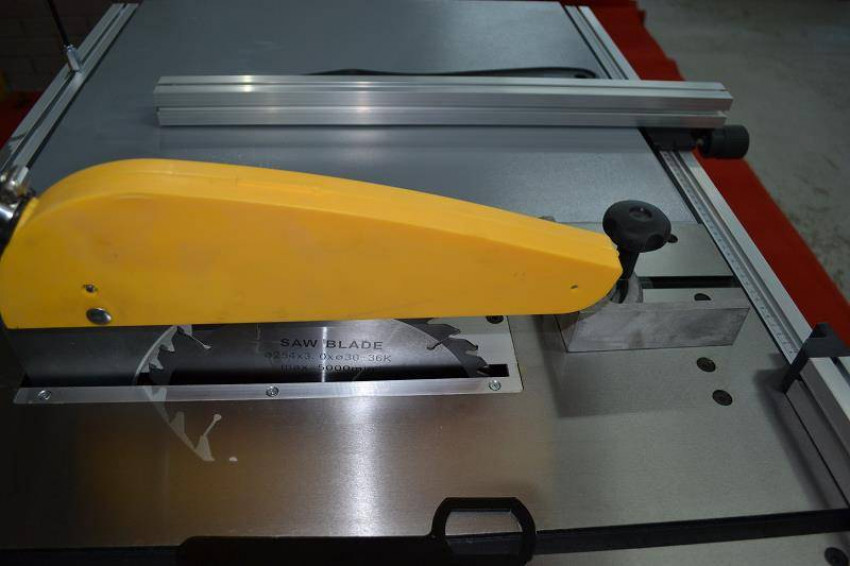 Циркулярна пила Holzmann TS 250-TS250_400V