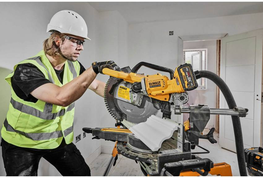 Пилка торцювальна акумуляторна безщіткова DeWALT DCS781N-DCS781N